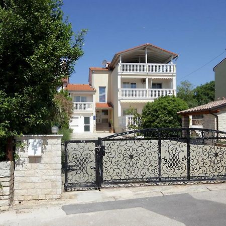 באניולה Apartments Domic מראה חיצוני תמונה