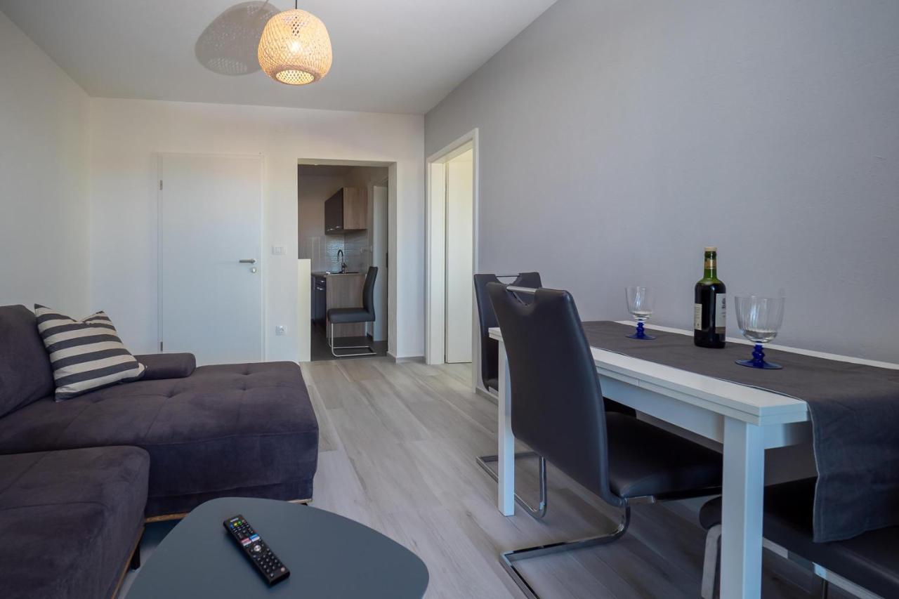 באניולה Apartments Domic מראה חיצוני תמונה
